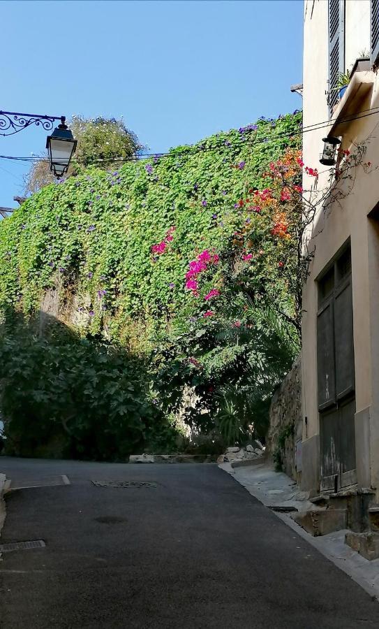 Beau studio rénové avec vue Vieux Hyères Esterno foto