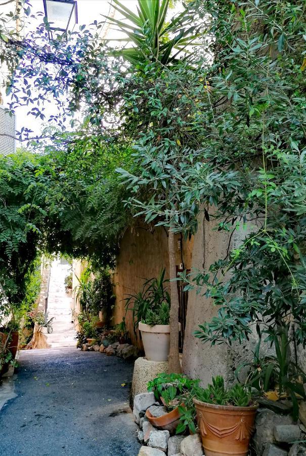 Beau studio rénové avec vue Vieux Hyères Esterno foto