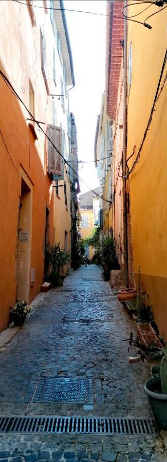 Beau studio rénové avec vue Vieux Hyères Esterno foto